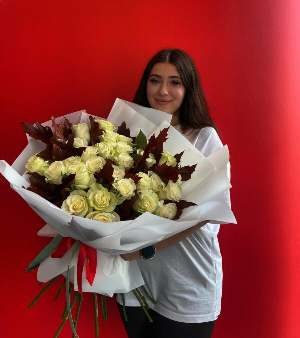 Buchet 45 fire trandafiri albi - imagine 3
